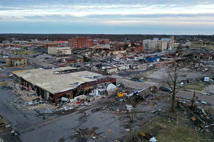 Al menos 24 tornados azotaron zonas en EEUU.