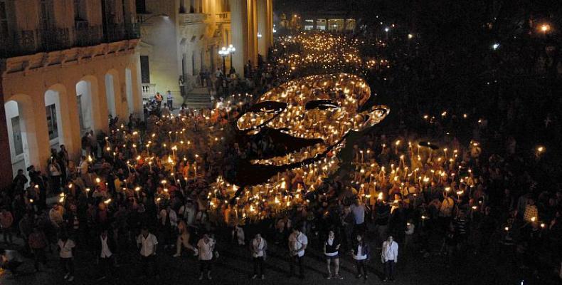 Marcha de las Antorchas en homenaje al Héroe Nacional, José Martí. Foto: Radio Habana Cuba