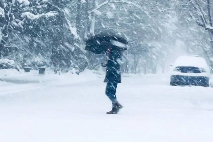 En alerta millones de estadounidenses por tormenta invernal.