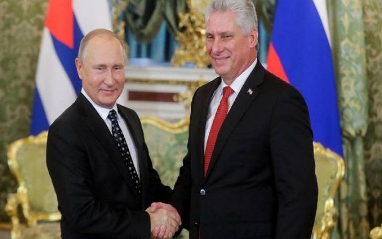 Presidentes de Rusia y Cuba dialogan sobre cooperación estratégica.