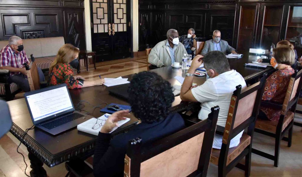 Parlamento de Cuba centra atención en temas económicos.