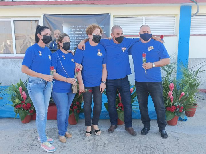 Reconocen a trabajadores de Lefersa en acto por Día del Trabajador de la Industria Alimentaria.