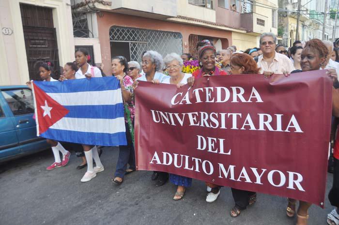 La Cátedra facilita la socialización entre las personas de la tercera edad. Foto: Trabajadores