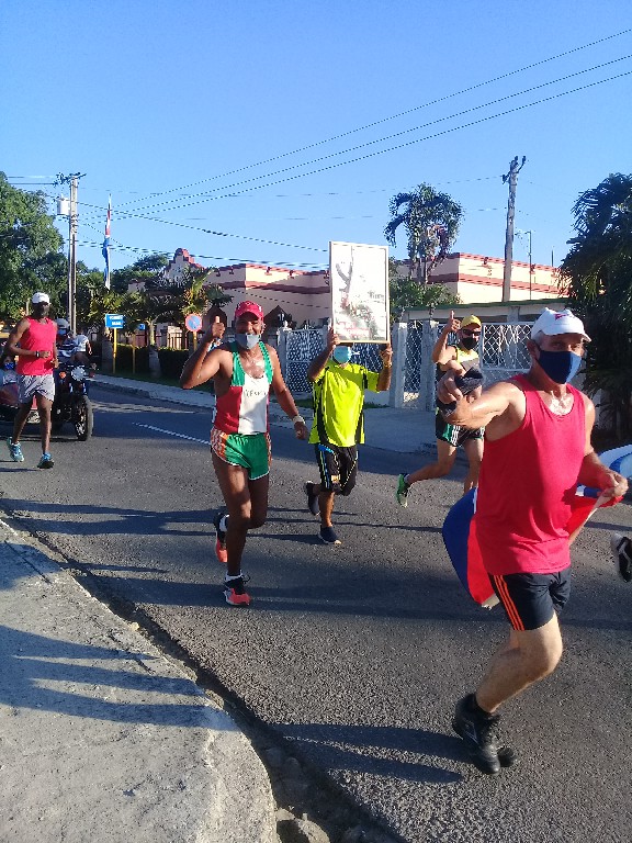 Club Corre por la Vida, Felipe Chaviano, from Mayabeque to participate in the Cacahual-Ciudad Deportiva Half Marathon.
