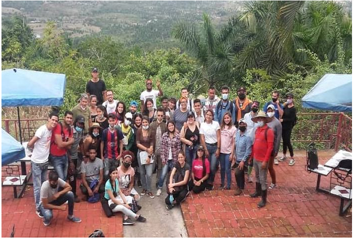 Profesores y estudiantes de Geografía visitaron paisaje natural protegido Escaleras de Jaruco.
