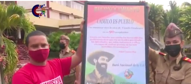 Entregan reconocimiento a Escuela Militar Camilo Cienfuegos de Mayabeque. Foto: Canal Caribe