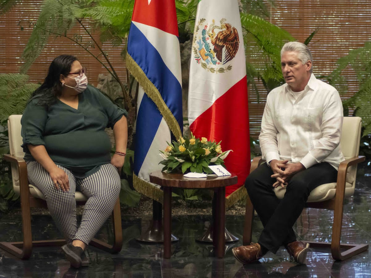 Recibió presidente de Cuba a Secretaria General de partido Morena.