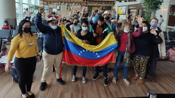 Venezuela inicia plan Vuelta a la Patria 2022 desde Ecuador.