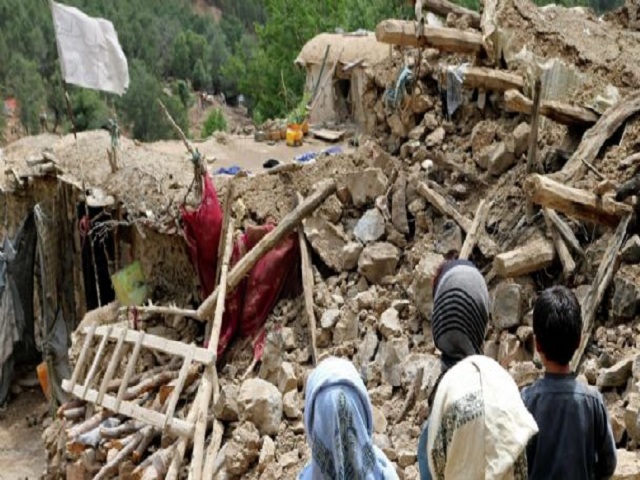 Réplica de sismo en Afganistán deja muertos y heridos.