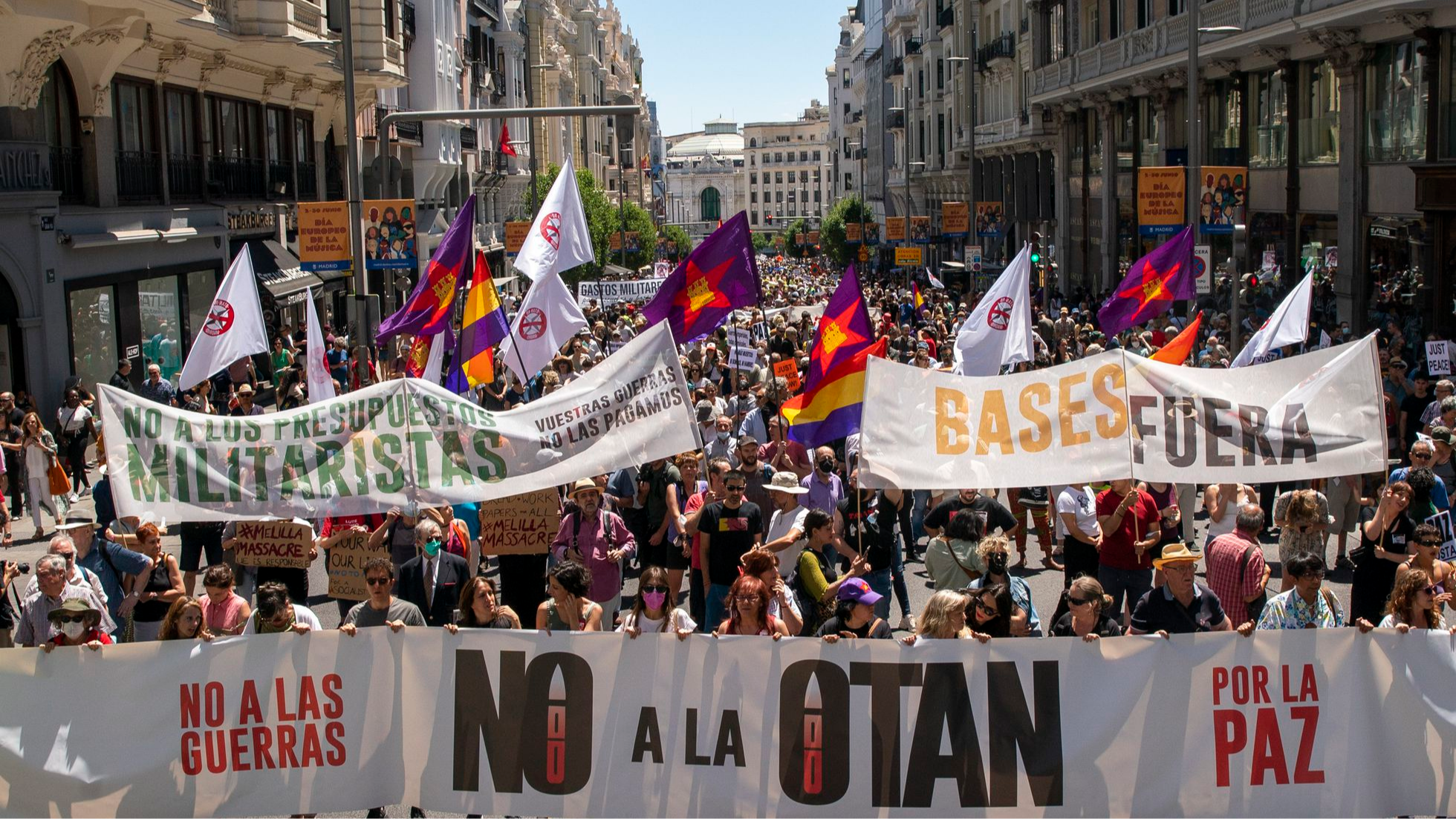 Protestan en España contra cumbre de la OTAN.