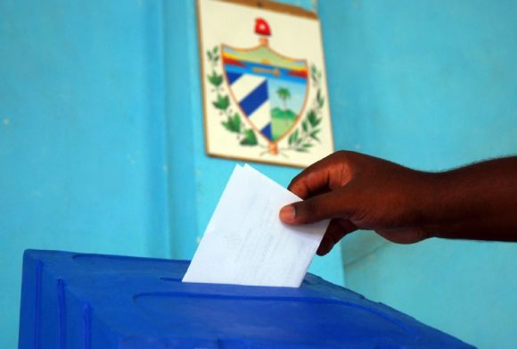 Debaten jóvenes sobre elecciones de cara a comicios del 26 de marzo. Foto: Archivo