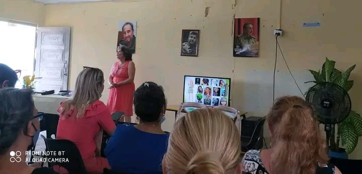 Dialogan sobre descolonización cultural en seminario para educadores de Jaruco.