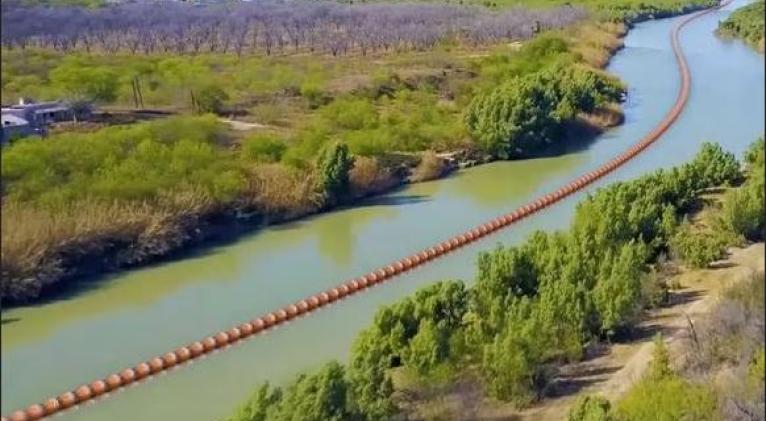 Colocarán boyas en Río Grande para frenar cruces fronterizos hacia Estados Unidos.