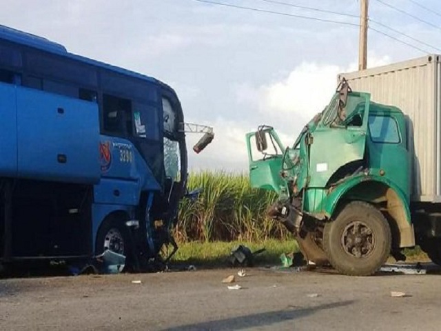 Negligencia en la vía enluta a las familias cubanas.