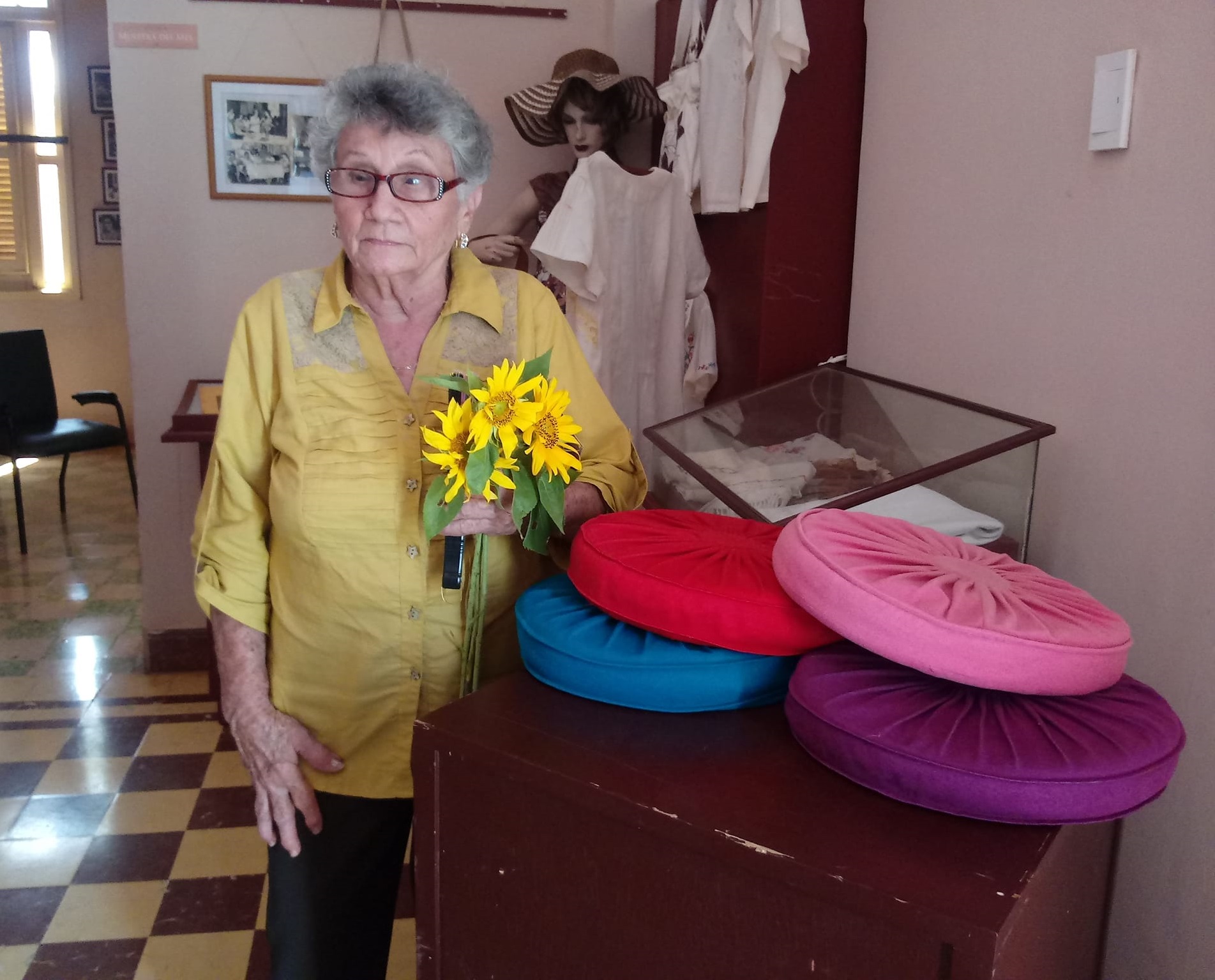 Costurera de Melena del Sur Manuela Rodríguez Romero.