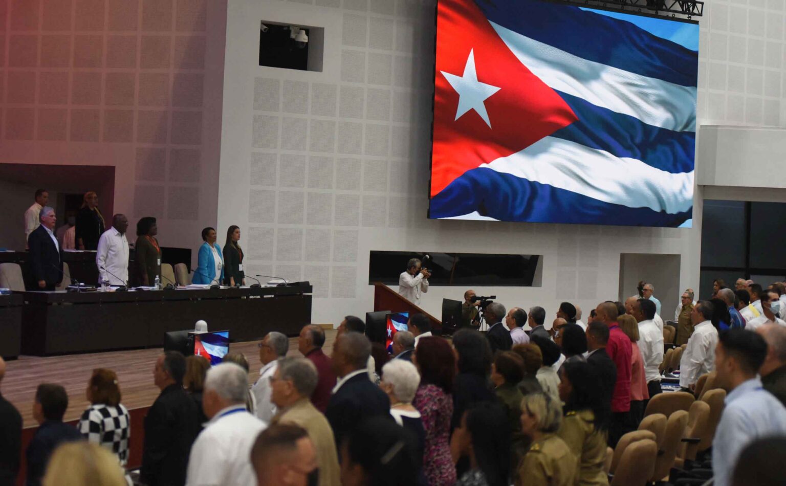 Asisten Raúl Castro y Miguel Díaz Canel a las sesiones del Parlamento de Cuba