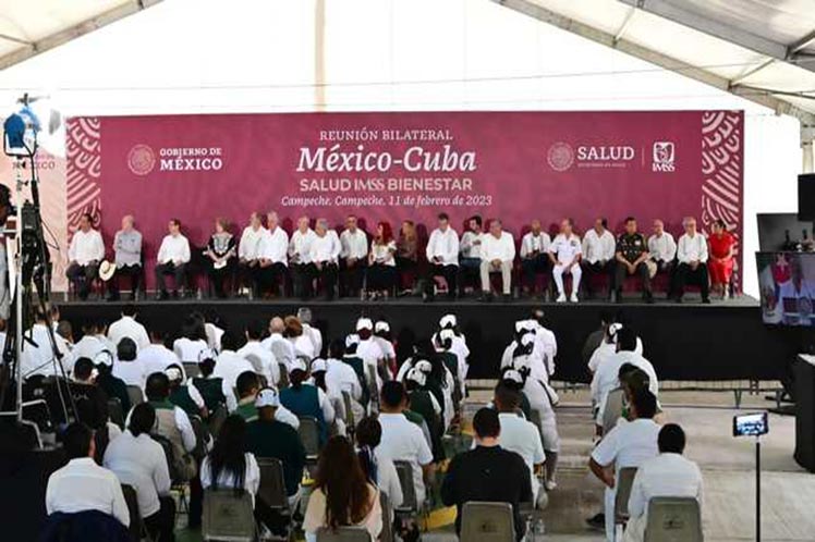 Médicos cubanos celebran el 26 de julio en México