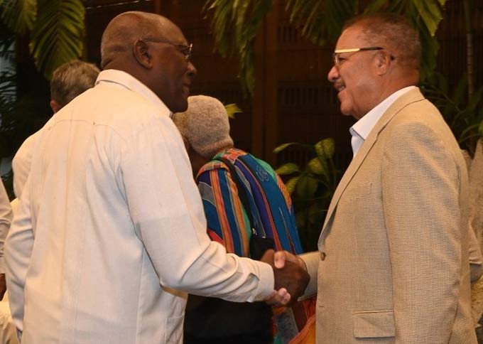 Vicepresidente Cubano Salvador Valdés Mesa recibe a académicos norteamericanos