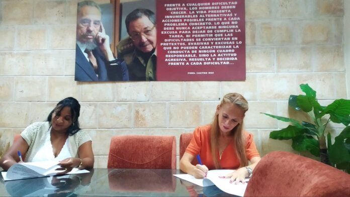 Fiscalía y Federación de Mujeres Cubanas en Mayabeque rubrican convenio de colaboración.