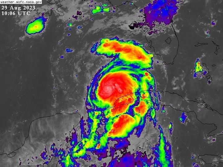Se intensifica Huracán Idalia