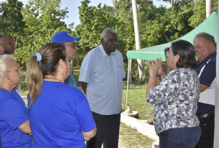 Esteban Lazo de recorrido por centros productivos de La Habana