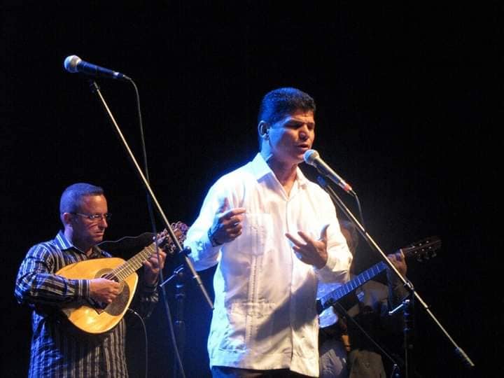 Presentación del poemario La Cruz del Tiempo, de la autoría del poeta Luis Paz , Papillo. Foto: Facebook