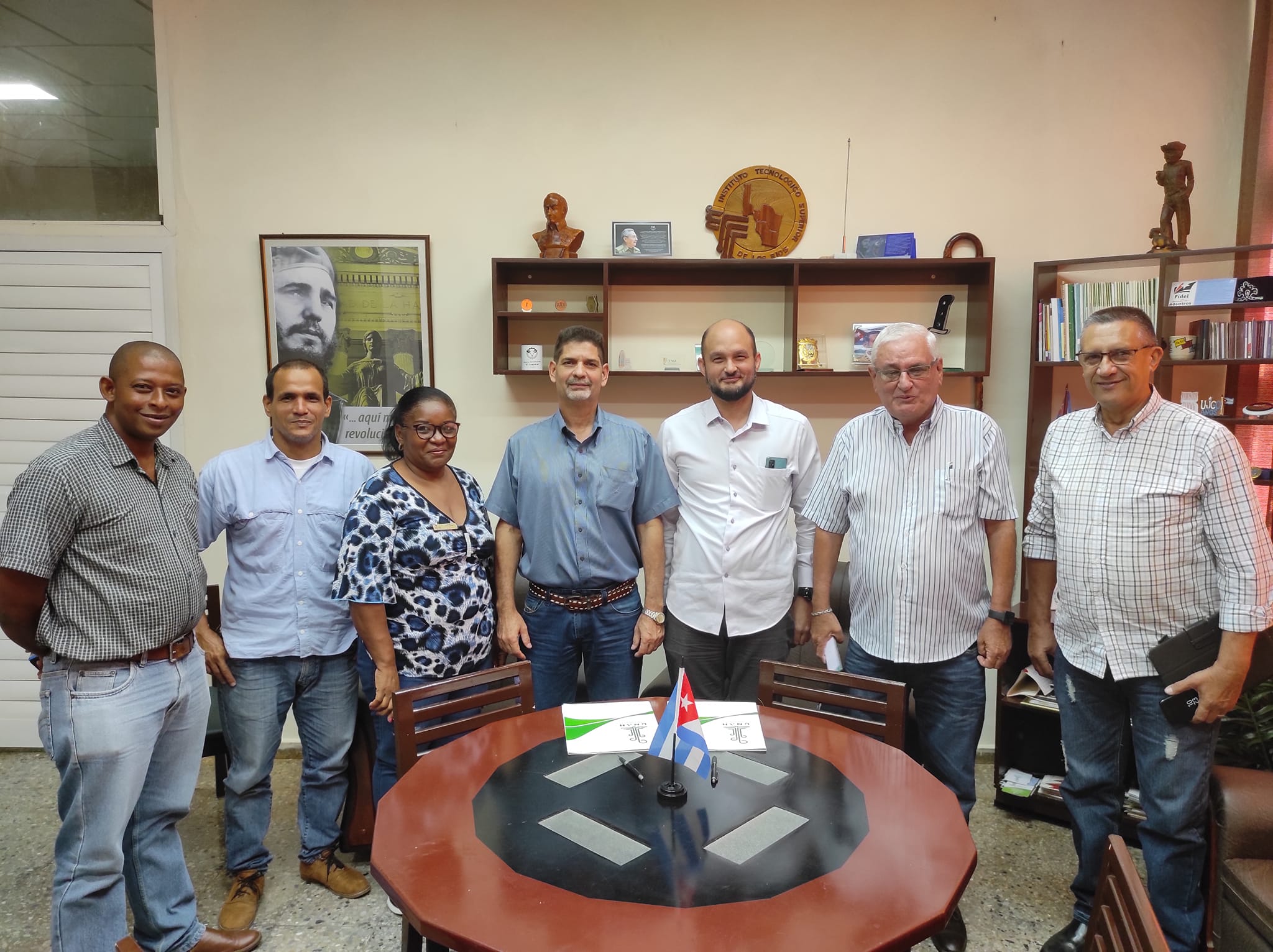 Universidad Agraria de la Habana firma convenio con Empresa Apícola Cubana