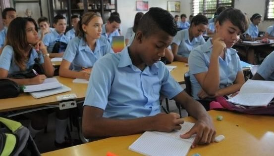 Preparan a estudiantes para exámenes de ingreso a la educación Superior. Foto: Archivo