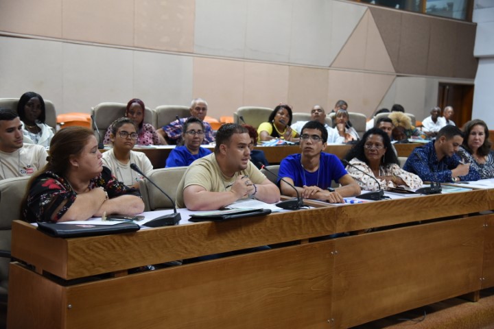 Organización de masas de Cuba busca fortalecer vínculos con jóvenes