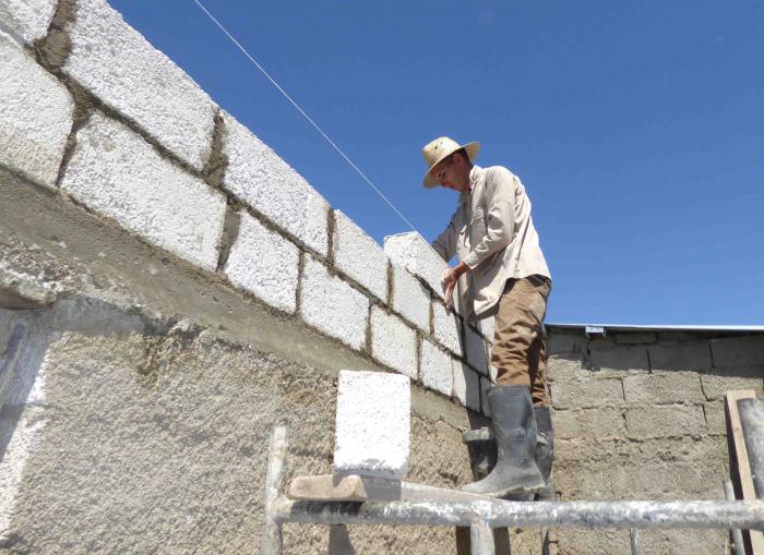 En Batabanó benefician a familias con construcción de viviendas