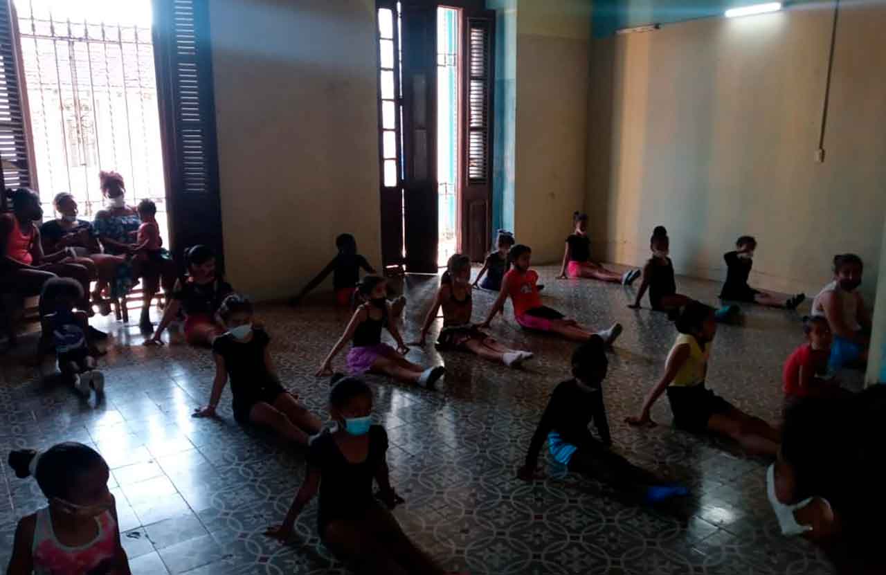 Cursos de danza en Casa Canaria Leonor Pérez Cabrera.