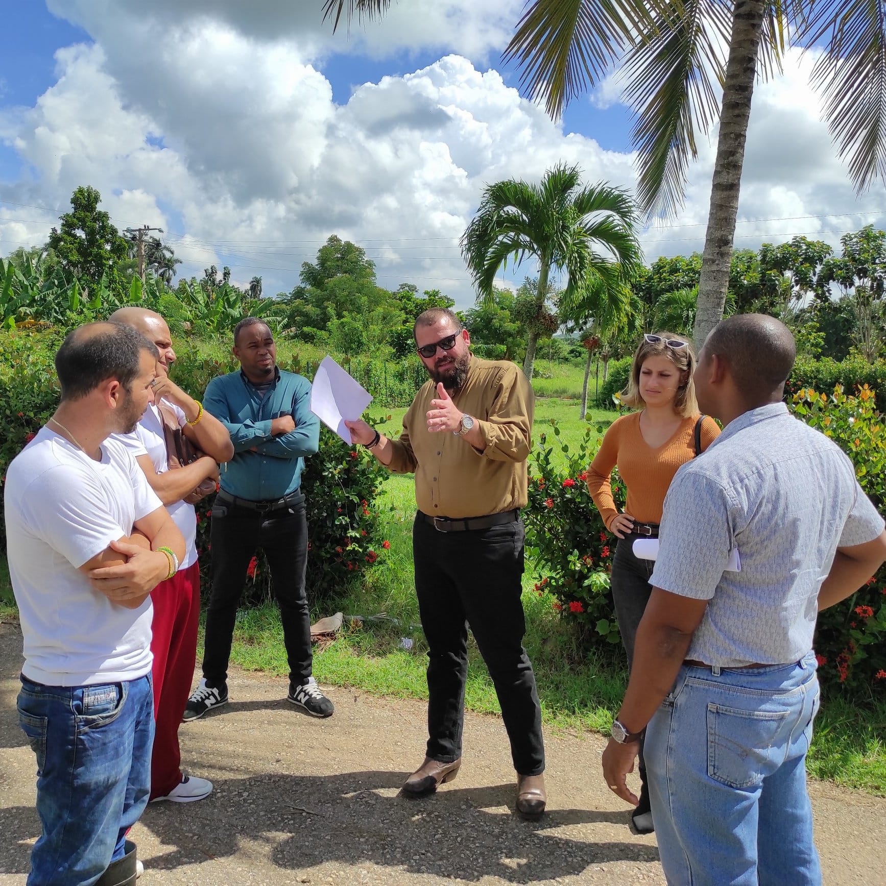 Representantes de Empresa Frutas Selectas recorren Granja Universitaria El Guayabal