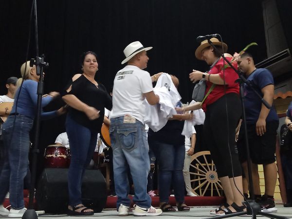 Tradiciones que defienden la espinela