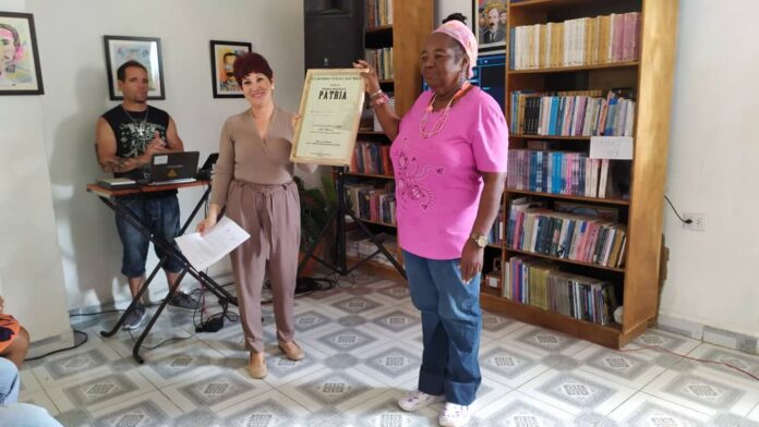 Laureada periodista de Mayabeque con Premio Periódico Patria.