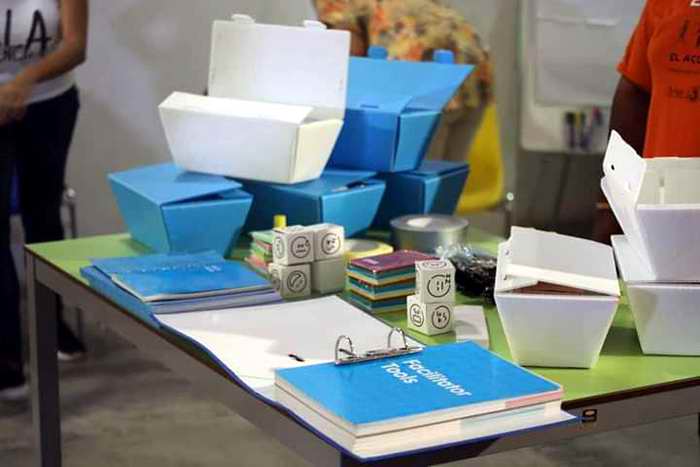 Kits de Expresión e Innovación para Adolescentes