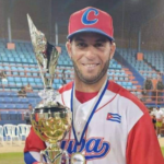 Yasniel González campeón con el equipo Cuba en la Copa de Béisbol del Caribe