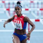 Clasifica Greisys Robles a la final de 100 metros con vallas en Santiago 2023