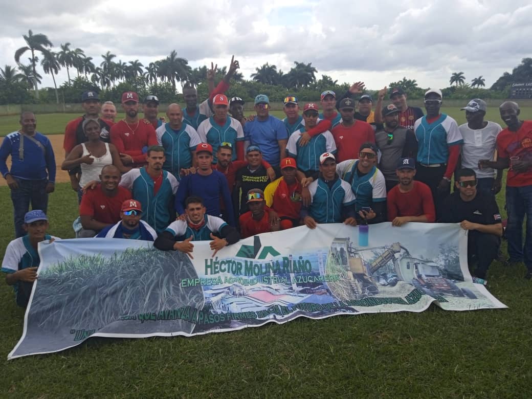 Equipo de Héctor Molina hace historia en Liga Azucarera de Béisbol