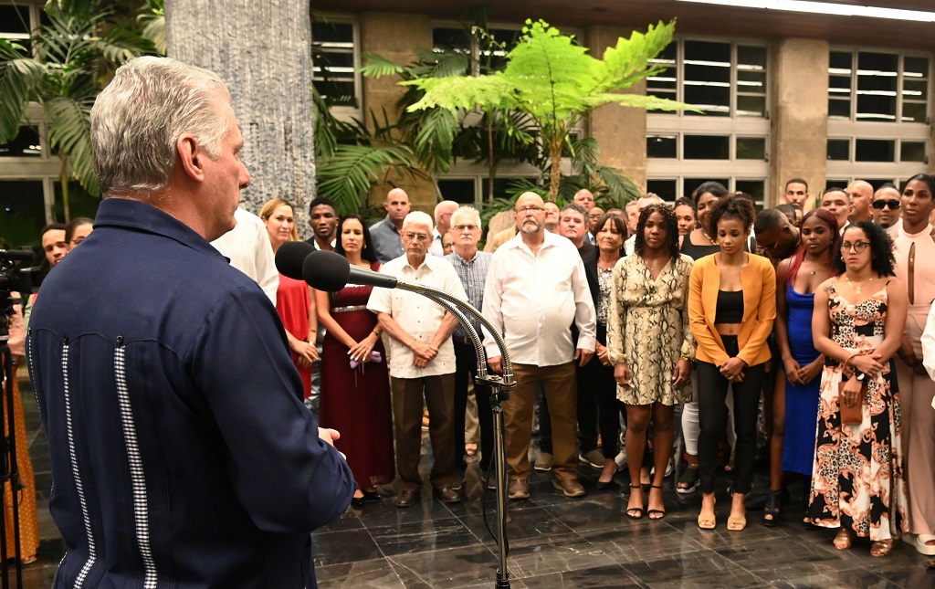 Recibe Díaz-Canel a deportistas asistentes a Panamericanos