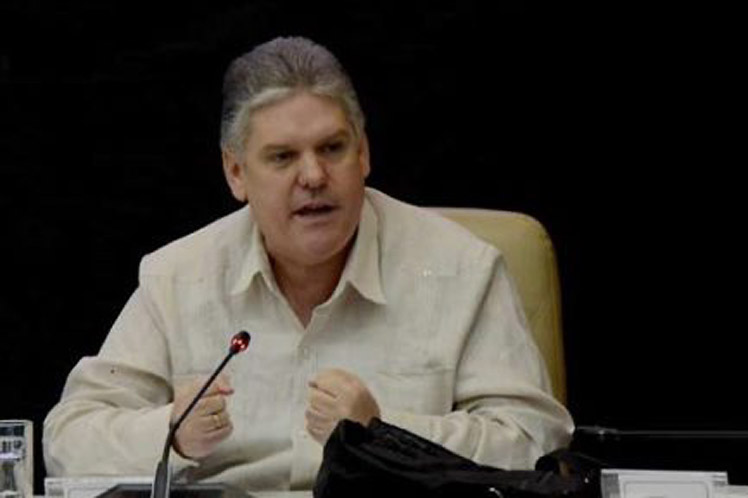 Ministros en Cuba argumentan medidas económicas a opinión pública