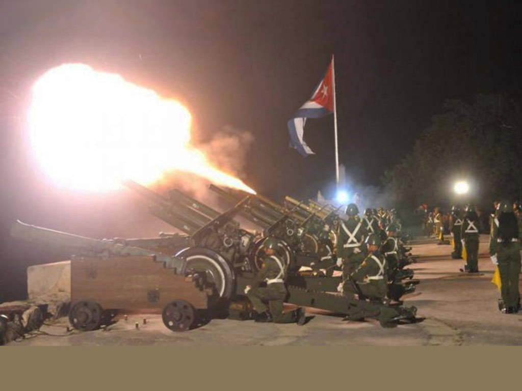 Ceremonia militar por aniversario 65 de la Revolución. Foto: Prensa Latina