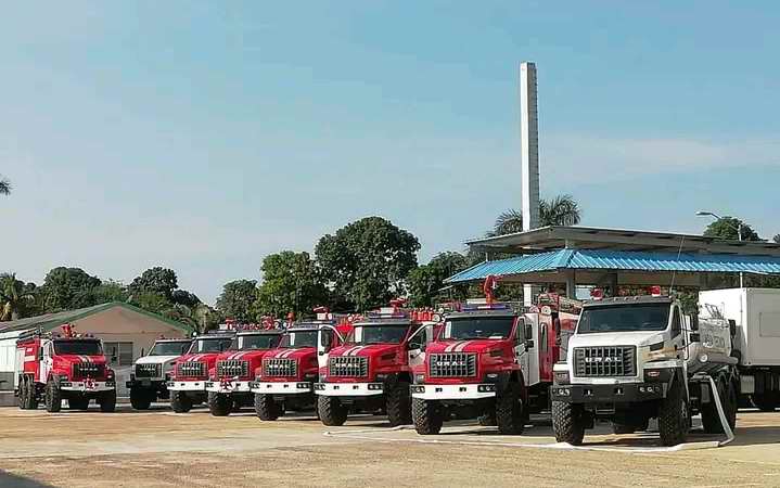 Realizan entrega oficial de vehículos de extinción de incendios donados por Rusia.