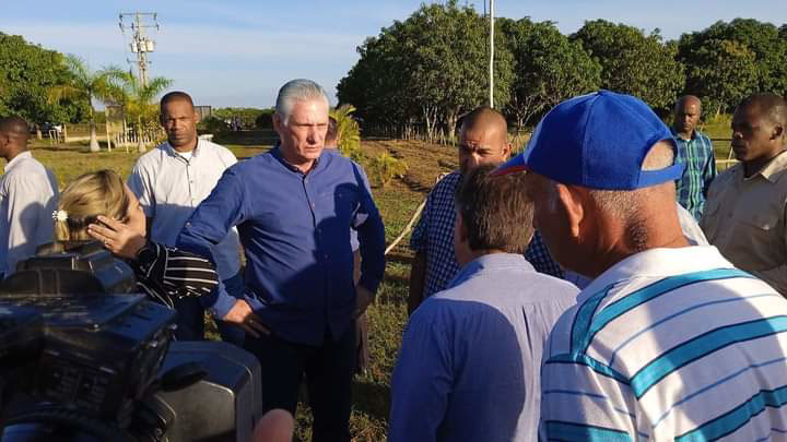 Visita Díaz-Canel centros económicos y sociales en Matanzas