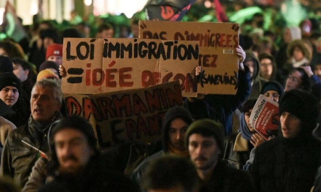 Realizan movilizaciones en Francia contra la ley de inmigración.
