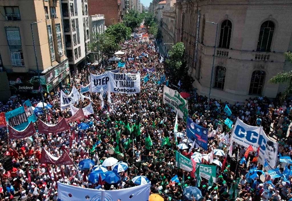 Califican de masiva y contundente manifestación en Argentina