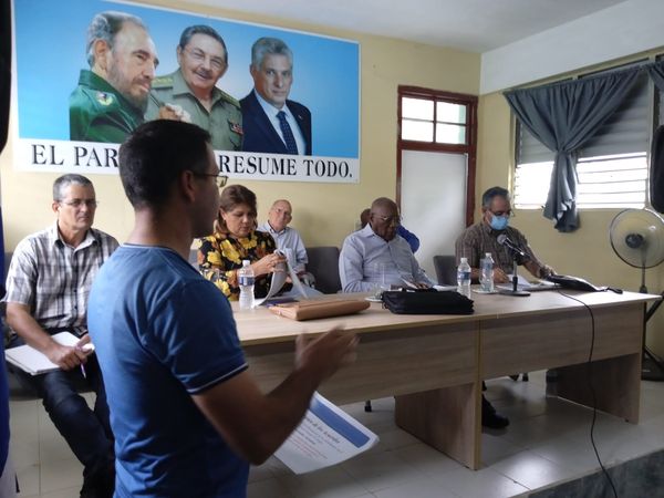 Constata Salvador Valdés Mesa acciones para la reanimación comunitaria en Güines