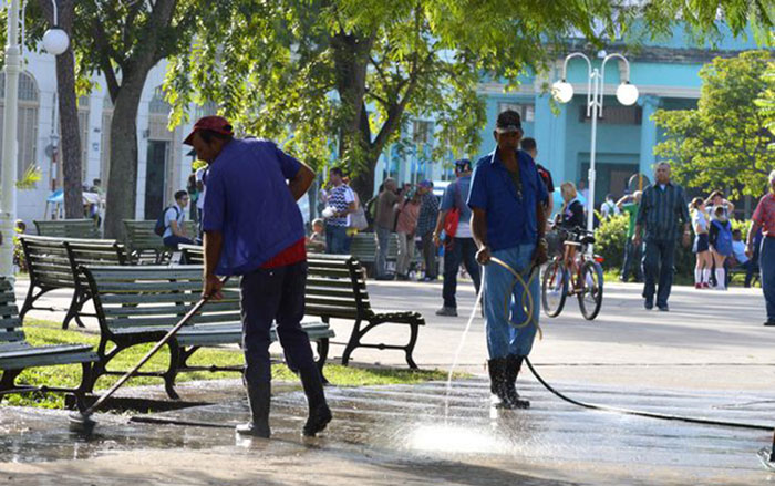 Festejan en Cuba Día del Trabajador de los Servicios Comunales.