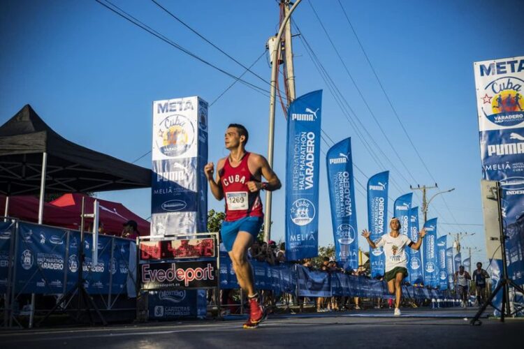 Obtiene primer lugar bejucaleño Francisco Ronnie Estévez en la quinta Maratón de Varadero 2 MIL 24