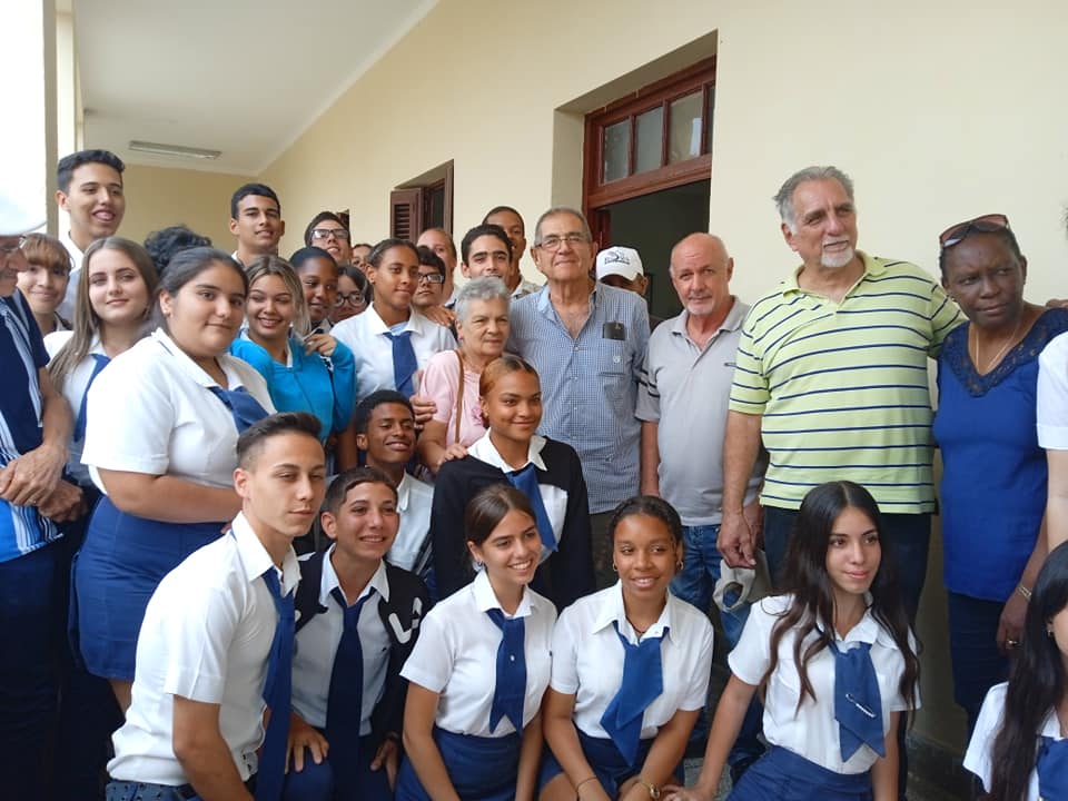 Dialogó Héroe de la República de Cuba, René González Sehwerert, con estudiantes preuniversitarios de Güines.