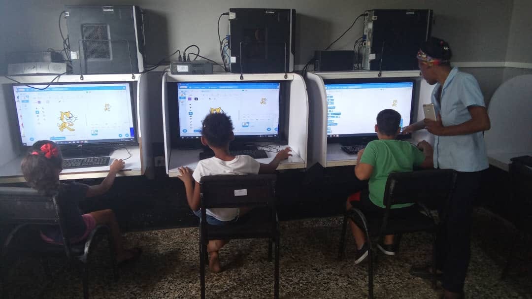 Realizan Taller de Scratch y Robótica Educativa en Centro